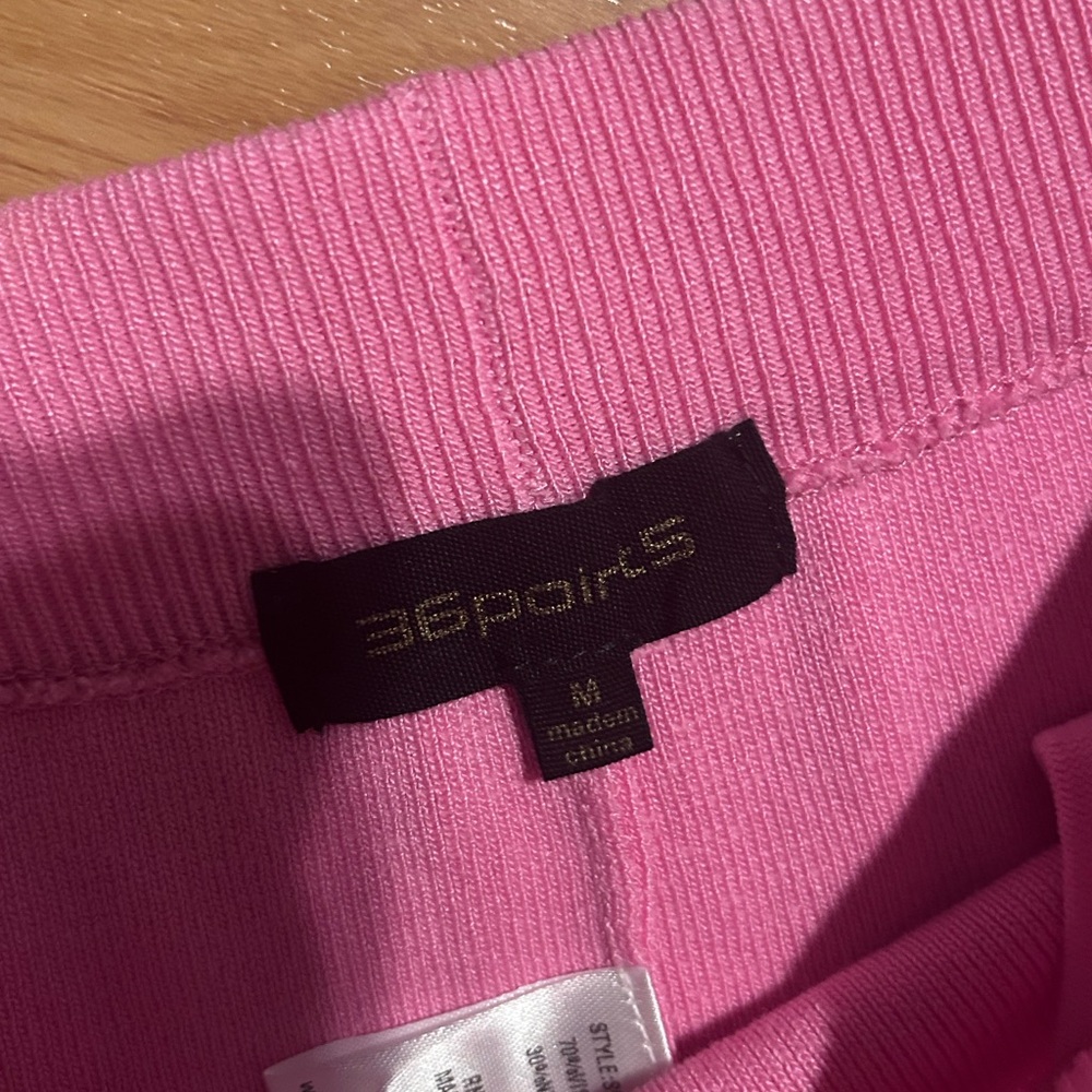 NWT Jogger Set Chic Pink and White Women's (Runs Small so fits like a Small) - Picture 2 of 6